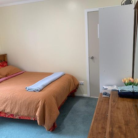 Sunny Holiday Home Wellington Buitenkant foto